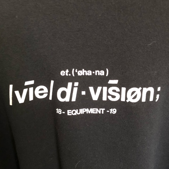 🦋BLACK HOODIE🦋 - Picture 1 of 3